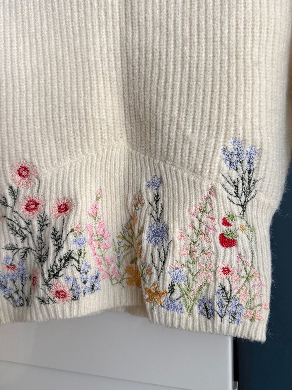Cider knit Floral Embroidered Sweater - Picture 3 of 6